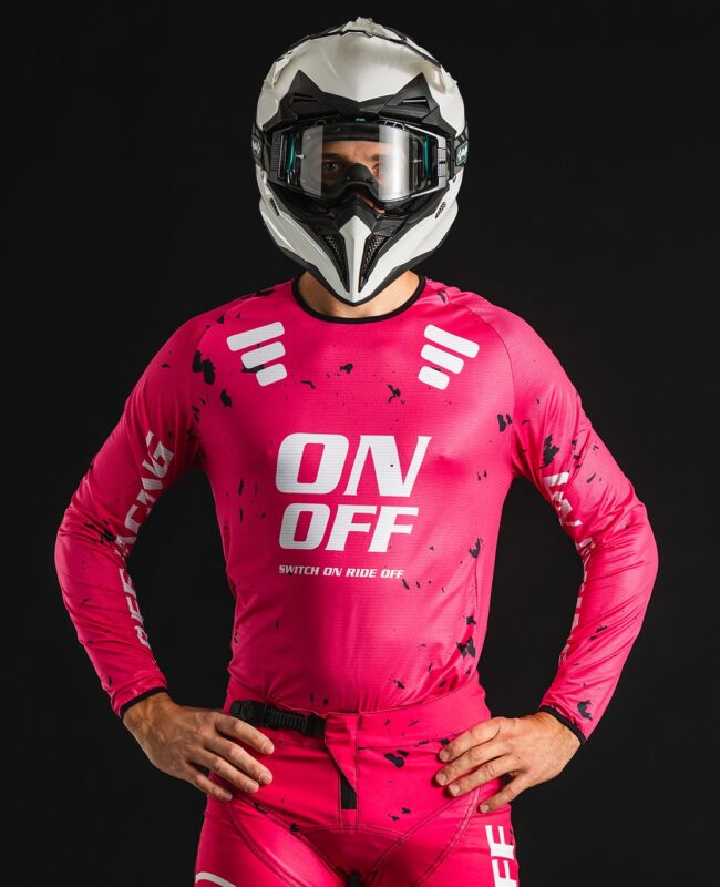 OBLIVION CARBON: MAGENTA EDITION